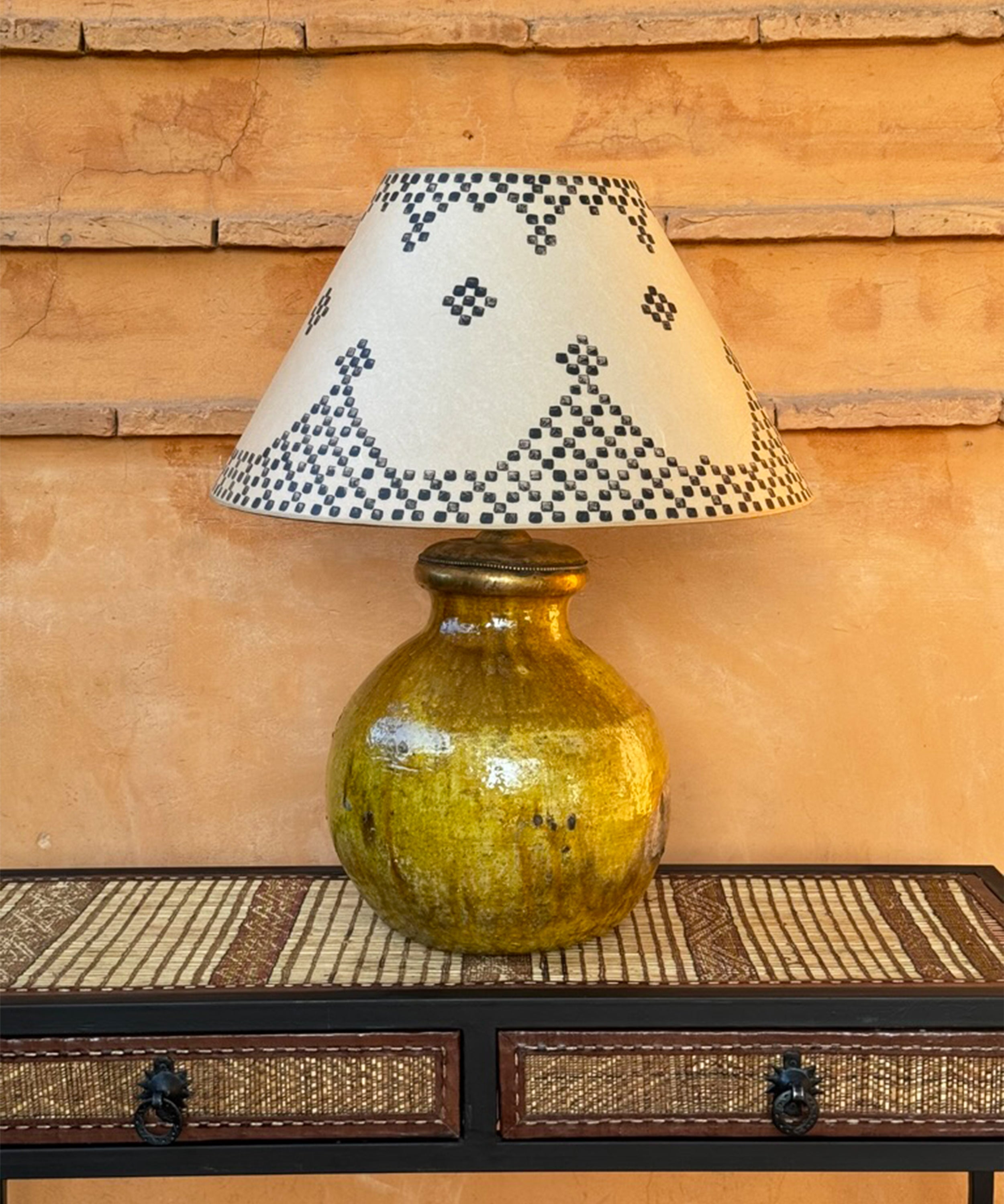 The extra-large golden tamegroute lamp base