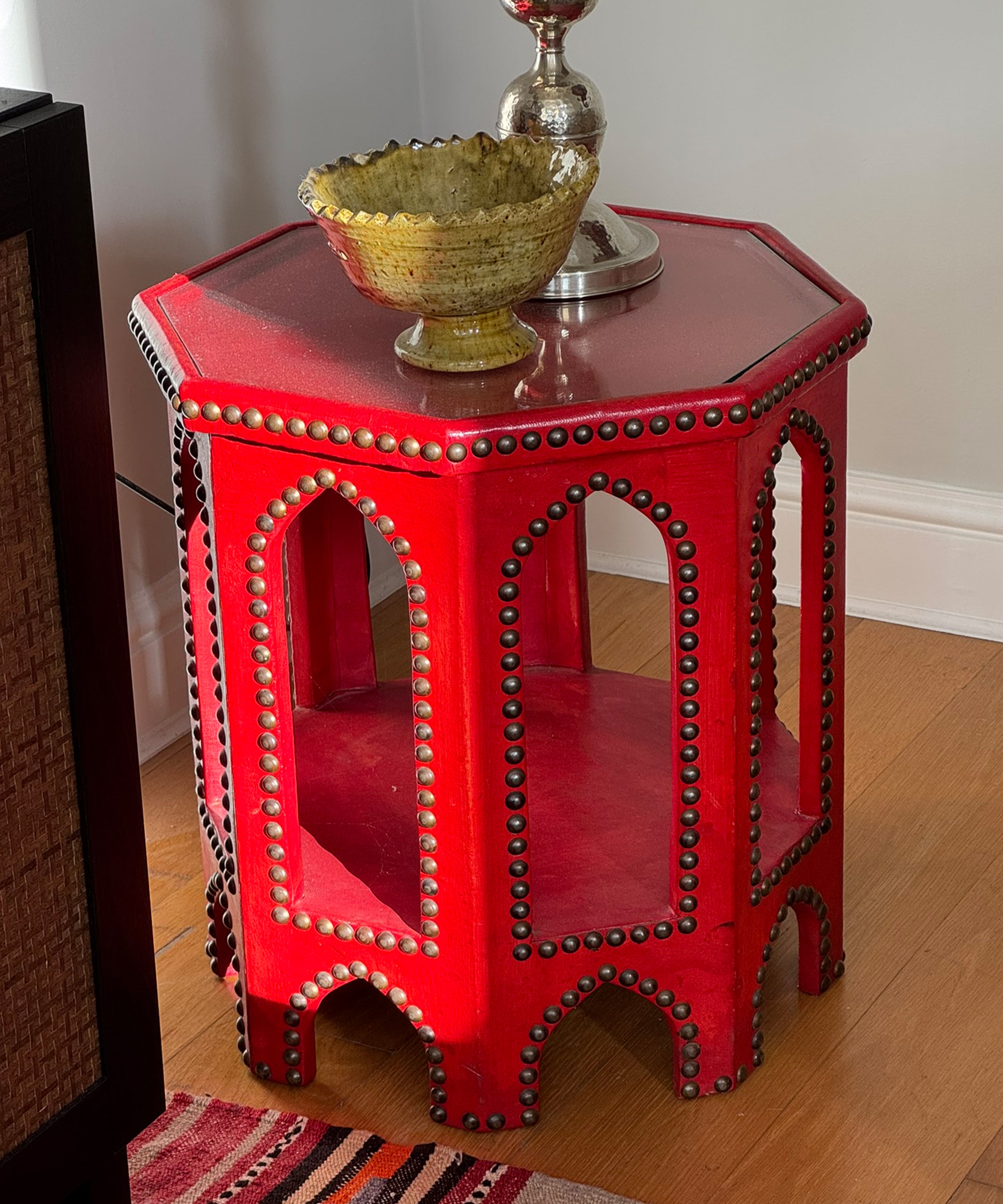 The leather side table, red